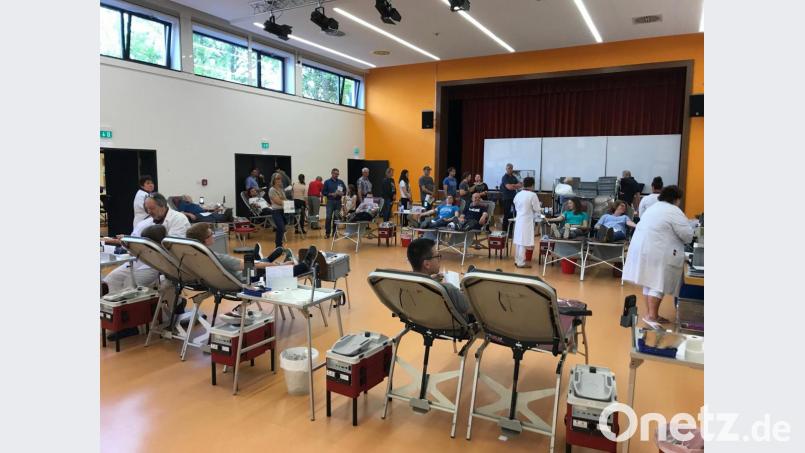 Immer größeren Zulauf finden die Blutspendetermine in der Vilsecker Mehrzweckhalle. Bild: Stefanie Gradl
