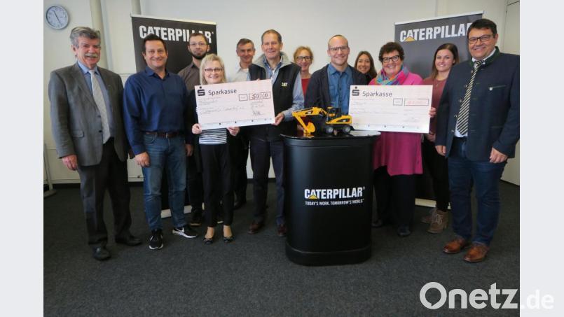 Die vierte FiFaLa-Veranstaltung endete mit der Schecküberreichung der Veranstalters an die Vertreter sozialer Einrichtungen. Bild: Hirsch