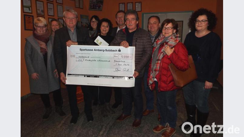 Von links Lisa Hartinger, Andrea Meier, Werner Cermak, Nadine Rall, Klaudia Meindl, Richard Gaßner, Herbert Breitkopf, Hans Hartinger, Doris Breitkopf, Barbara Schlaffer. Bild: e