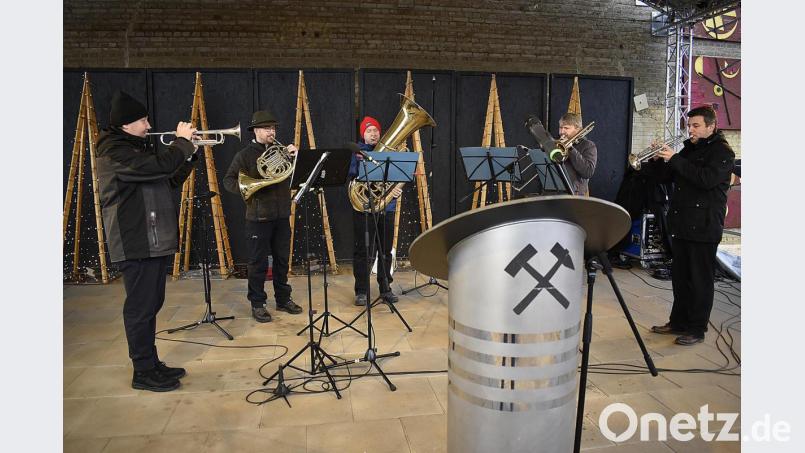 Veltuna Brass eröffnet die Bergwerksweihnacht. Bild: sck