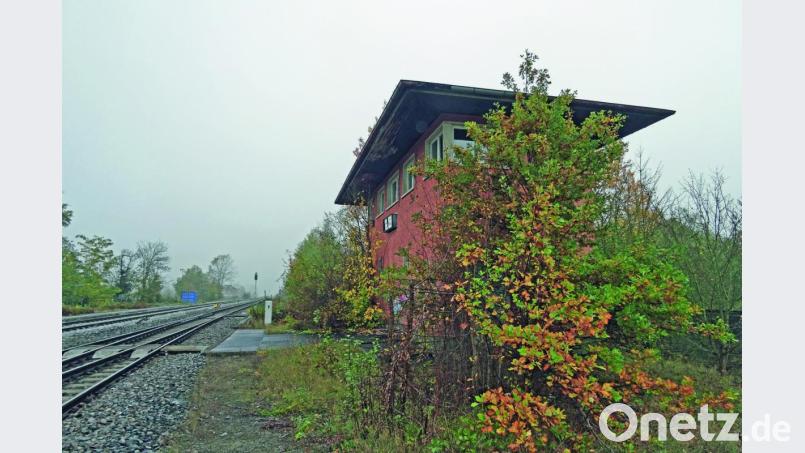 Das Stellwerk in Vilseck: Die Bahn verkauft diese Immobilie, sie wird am Samstag, 14. Dezember, in Berlin versteigert. Das Mindestgebot sind 5000 Euro. Archivbild: exb