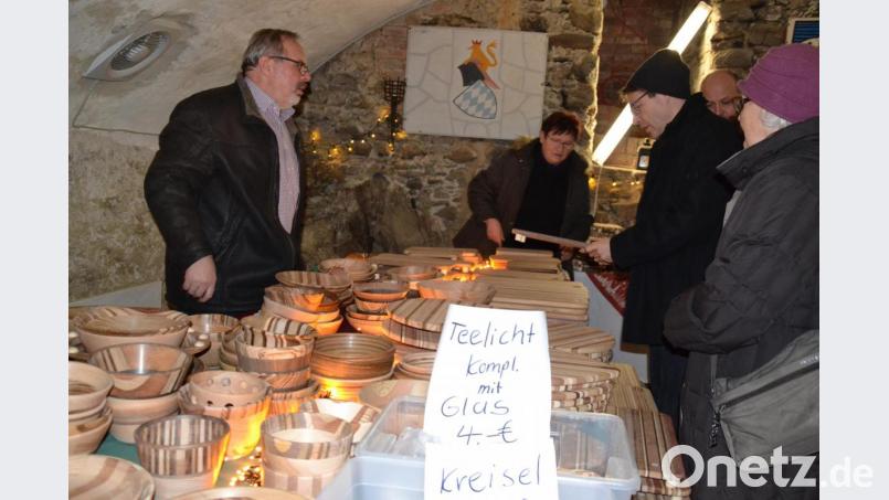 Wunderschöne Holzarbeiten von Schüsseln, Schalen, Brettern und mehr wurden präsentiert. Bild: gi