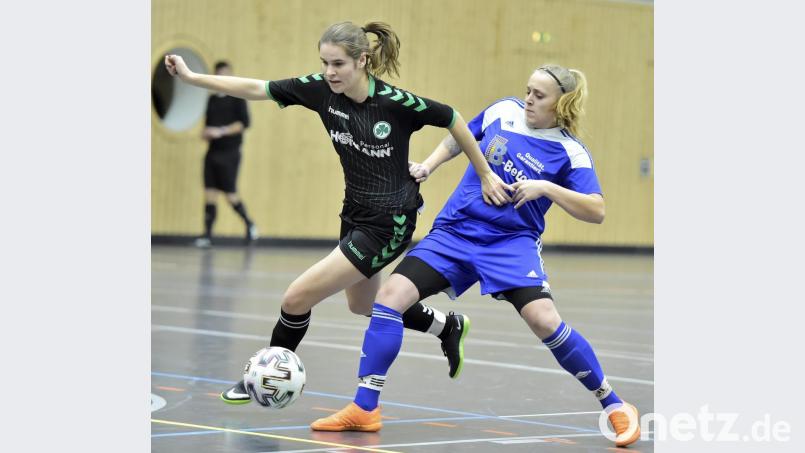 Ein Zweikampf im Spiel zwischen dem SV 08 Auerbach (rechts) und der SpVgg Greuther Fürth. Bild: Hubert Ziegler