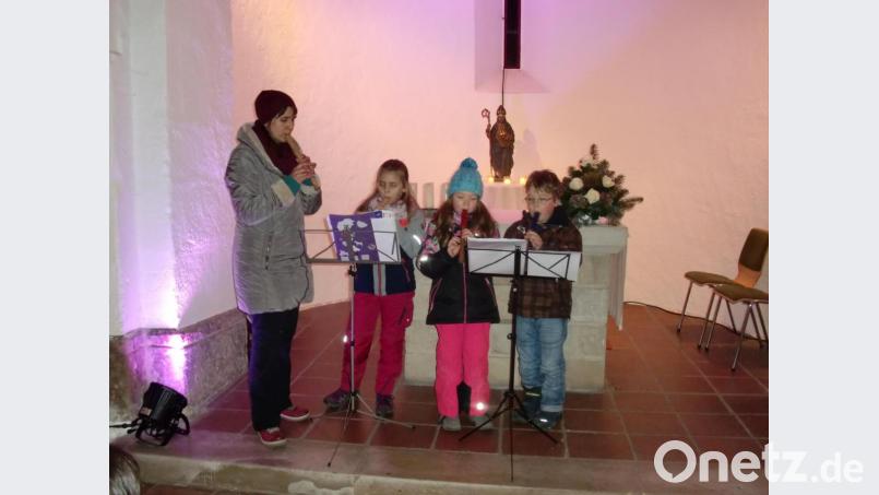 Dem Nikolaus zur Ehre und zur Freude der Zuhörer gestaltete die Sing- und Musikschule Pfreimd ihr Abendkonzert. Bild: aub