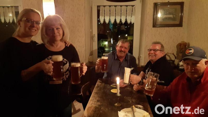 Drei Jahre lang bewirtschaftete Mona Gürtler (links) die Zoiglwirtschaft "Zum Posterer". Am Wochenende hatte sie zum letzten Mal geöffnet. Bild: Lowak