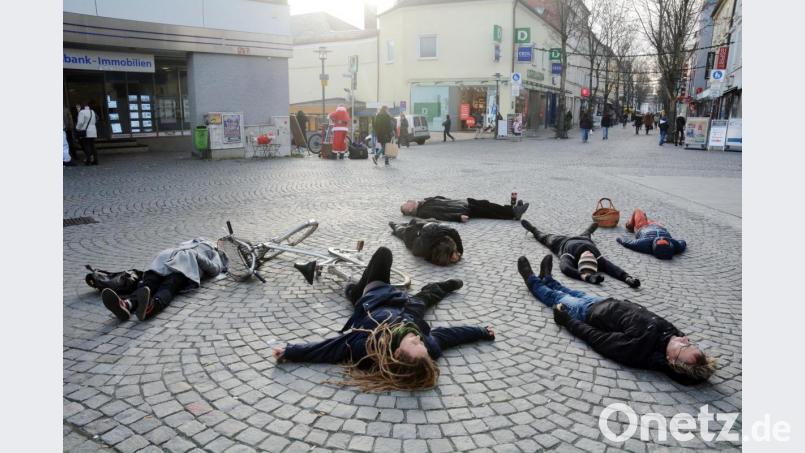 Da legst di nieder! Und zwar mitten auf dem Macerata-Platz. Bild: Gabi Schönberger