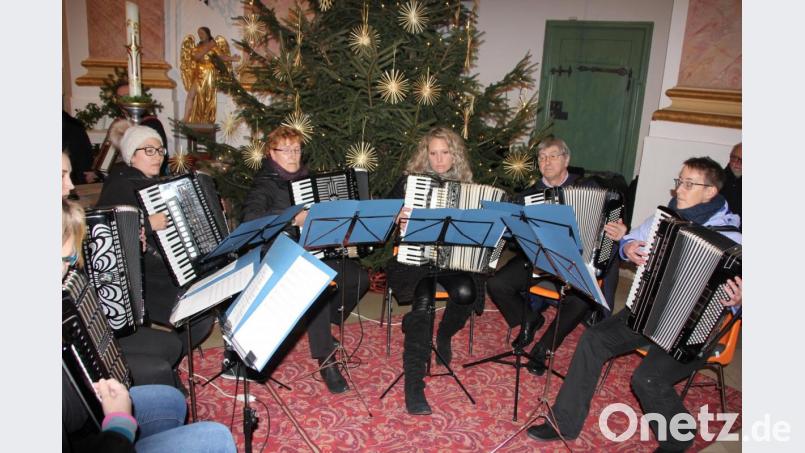 Ein Ensemble des Akkordeonorchesters Waldsassen imponierte mit seinen Liedern. Bild: kro