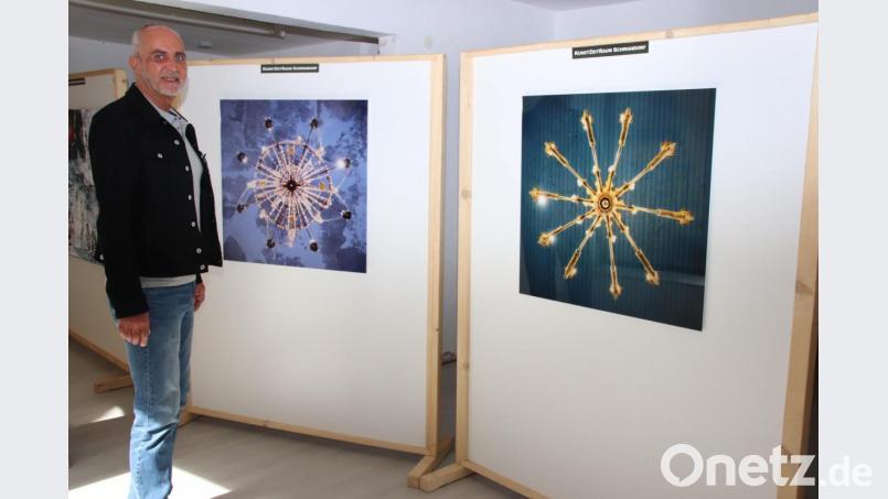 Organisator Peter Hillmann vor Werken der Künstlerin Miriam Ferstl in der Kurzzeitgalerie "KunstZeitRaum" an der Neubäckergasse. Sie macht am Freitag, 13. Dezember, zum letzten Mal in diesem Jahr für einige Stunden auf. Bild: Thomas Dobler