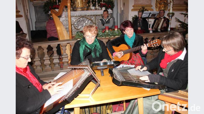 Die &quot;Waldstiensaiten&quot; aus Oberfranken sangen unter anderem &quot;Verträumt und verschlaafn&quot;. Bild: kro