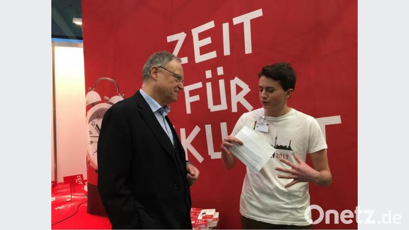 Lukas Plößl im Interview mit Stephan Weil, dem Ministerpräsidenten von Niedersachsen. Bild: Lukas Plößl