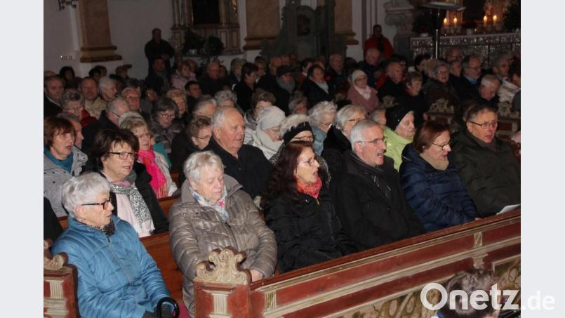 Unter den Besuchern war auch Pfarrer Josef Triebenbacher aus Marktredwitz. Bild: kro