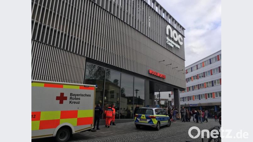 Polizei und Rettungsdienst rückten zum NOC aus. Bild: olr