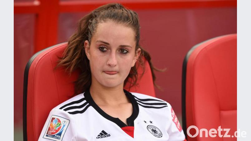 Sara Däbritz im Verletzungspech: Die Fußball-Nationalspielerin aus Amberg hat in einem Punktspiel in der französischen Liga eine Blessur am vorderen Kreuzband erlitten. Archivbild: Carmen Jaspersen/dpa