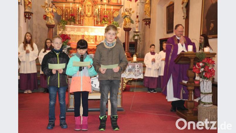 Im Kyrie baten die Kinder um das Erbarmen Jesu Christi und des Herrn. Bild: rpp