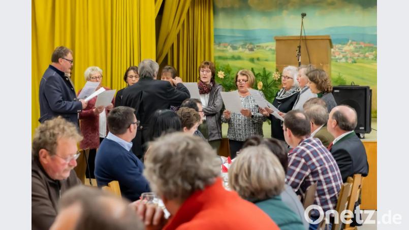 Musikalische Unterhaltung beim Seniorennachmittag der Pfarrei Hohenthan. Bild: Wolfgang Schwamberger/wms