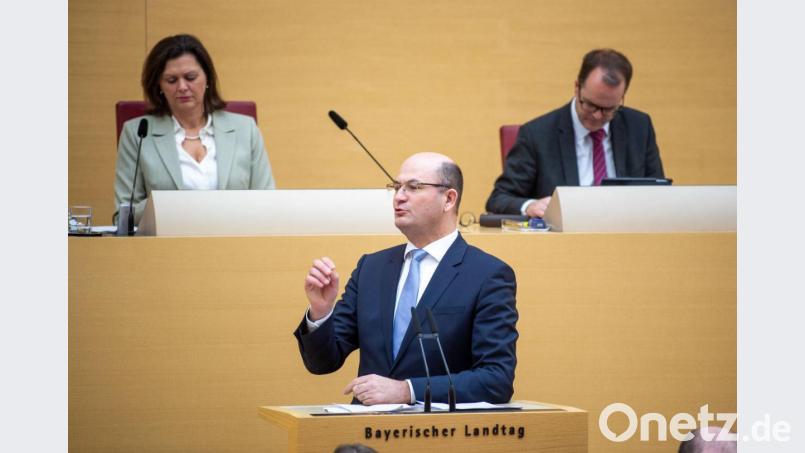 Albert Füracker, Bayerischer Finanzminister, spricht während der Sitzung des Bayerischen Landtags. Bild: Lino Mirgeler/dpa