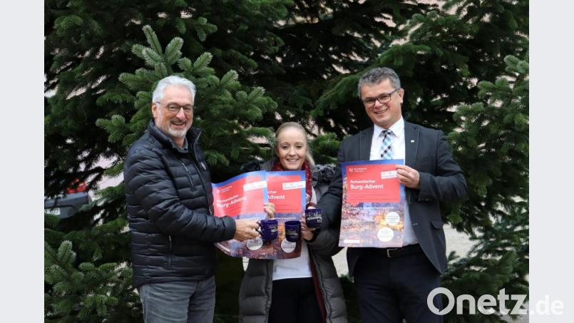 Werner Dietrich, Ulrike Meixner und 1. Bürgermesiter ;Martin Birner präsentieren das Programm des Burgadvent Bild: agr