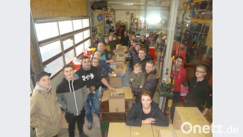 Die Pfadfinder packen auch heuer wieder Pakete für die Weihnachtstrucker-Aktion. Kartons und Packlisten gibt es an der Tankstelle Menner in Windischeschenbach. Bild: wrm