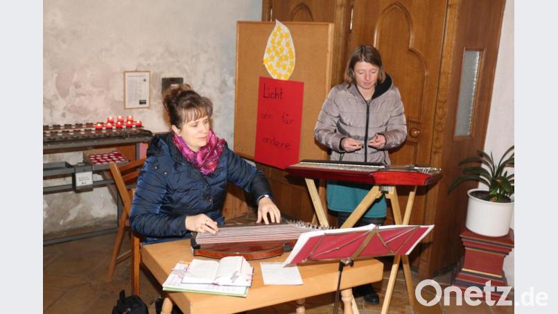 Der Zitherclub Erbendorf umrahmte den Familiengottesdienst musikalisch. Bild: rpp
