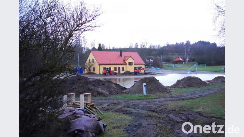 In der Freizeitanlage &quot;Bäckeröd&quot; läuft die Großsanierung, bei der nun mit weiteren Kosten zu rechnen ist. Bild: fjo