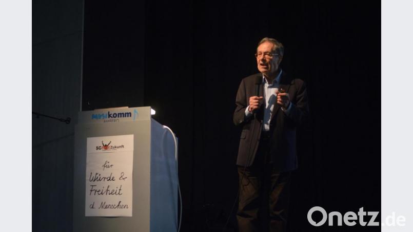 Die Bürgerinitiative 5G-freies Amberg wurde im Juli gegründet und hat derzeit rund 130 Mitglieder. Ein Ziel ist es, über die gesundheitlichen Gefahren des Mobilfunkstandard aufmerksam zu machen. Dazu referierte Klaus Buchner, der für die ÖDP im Europa-Parlament sitzt, um Musikomm. Bild: Benedikt Lueger