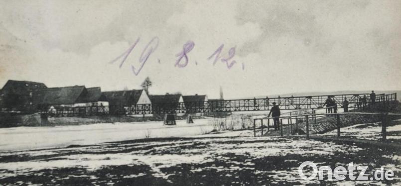 Der eiserne Steg über die Naab in Iffelsdorf: Eine Aufnahme von 1912. Repro: hm