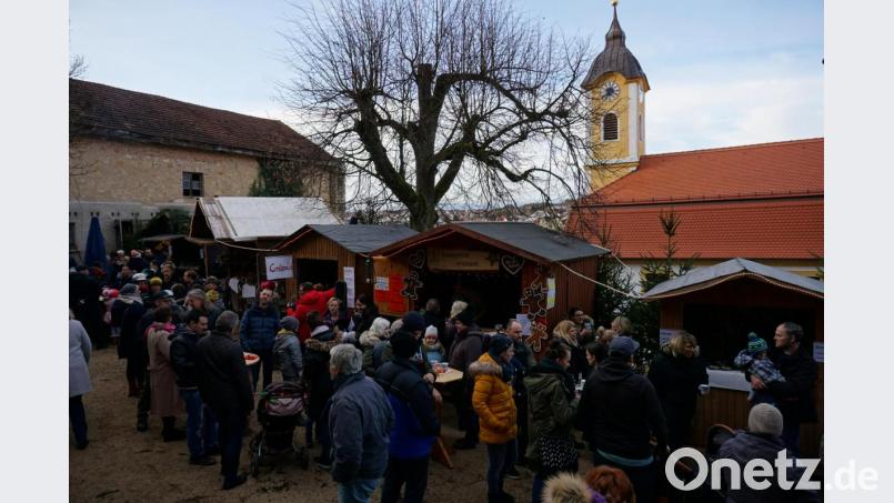 Blick über den Weihnachtsmarkt unter der Obhut der Johanneskirche. Bild: wec
