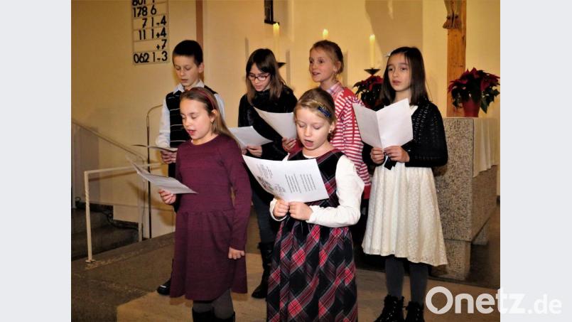 Die Jungschar sang von der Weihnachtsfreude. Bild: ubb