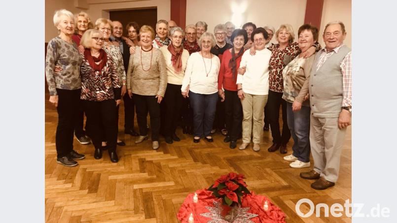 Der Tanzkreis gestaltete einen geselligen Abschluss. Die Teilnehmer machen bis Januar Pause. Bild: exb