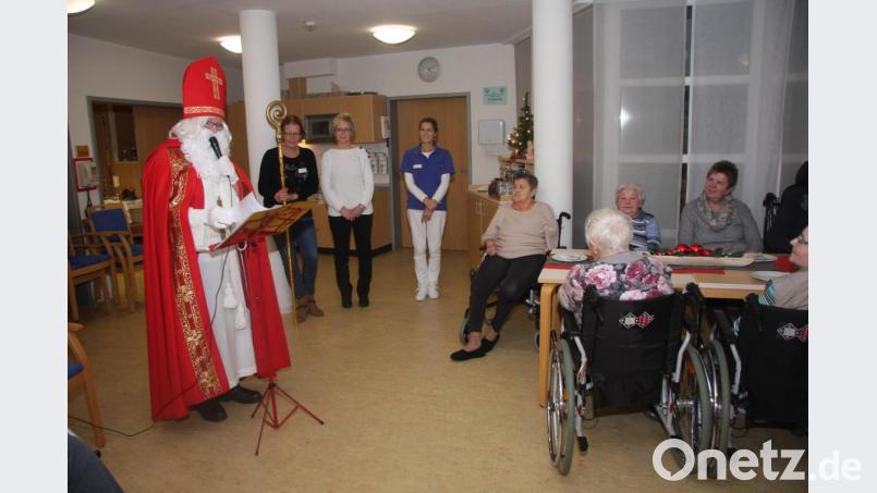 Nikolaus-Besuch im Fuchsmühler Senioren-Servicehaus. Bild: wro