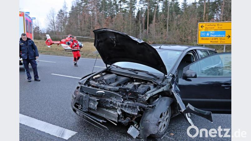 Der beschädigte Ford des Unfallverursachers Bild: jma