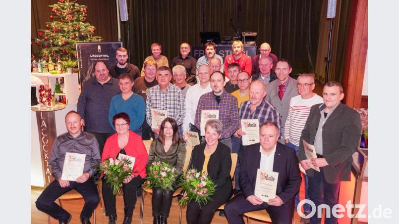 Die Jubilare der HORN Glass Industries AG und Bau &amp; Service GmbH. Bild: exb