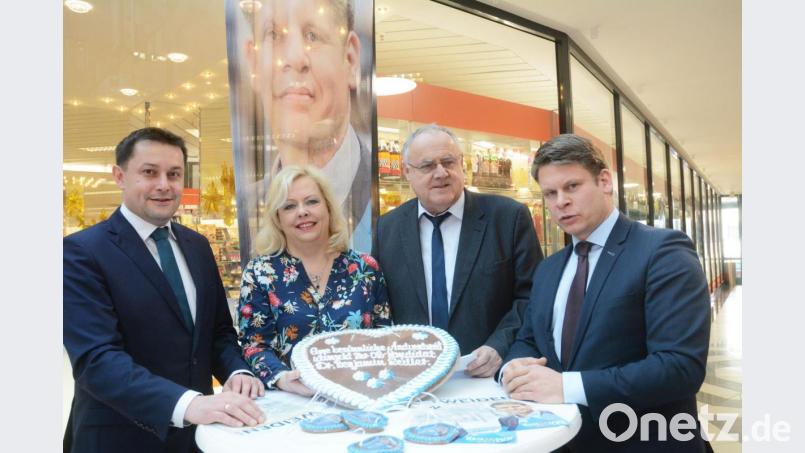 Die Ergebnisse ihrer Zuhörtour präsentierten (von rechts) CSU-Oberbürgermeister-Kandidat Benjamin Zeitler und seine Mitstreiter Lothar Höher, Dagmar Nachtigall und Stephan Gollwitzer. Den höchsten Wert bei einer Umfrage erhielt die Forderung, kostengünstige Wohnungen zu schaffen. Bild: Gabi Schönberger