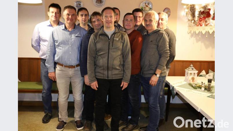 Mit zehn Kandidaten tritt die Gruppierung &quot;Freie Wähler Gleiritsch&quot; bei der Kommunalwahl 2020 an. Als Bürgermeisterkandidat wurde Josef Pretzl junior (Bildmitte vorne) nominiert. Bild: akp