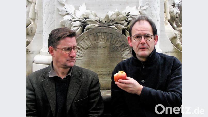 Philipp Mosetter und Michael Quast (rechts) präsentieren am Dienstag &quot;Grimms Märchen. Eine Warnung&quot; in der Max-Reger-Halle. Bild: exb