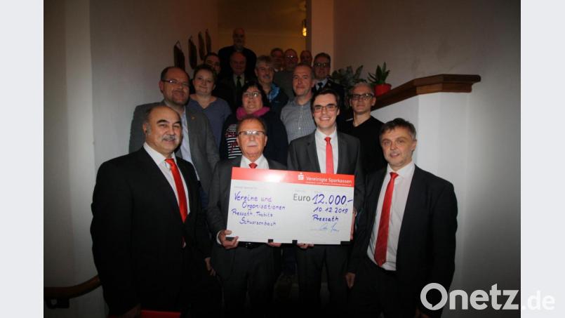 12.000 Euro vergeben die Vereinigten Sparkassen zu Weihnachten an 14 Vereine im Gebiet der Verwaltungsgemeinschaft Pressath. Bild: bjp