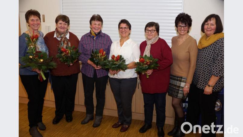 Langjährige Mitglieder wurden für 20 Jahre Treue geehrt. V.l.: Vorsitzende Renate Hirschmann, Irmgard Scherm, Anni Opitz, Sonja Pöllath, Irmgard Gotzmann, Anni Voit und Bezirksvorsitzende Elke Burger. Bild: bkr