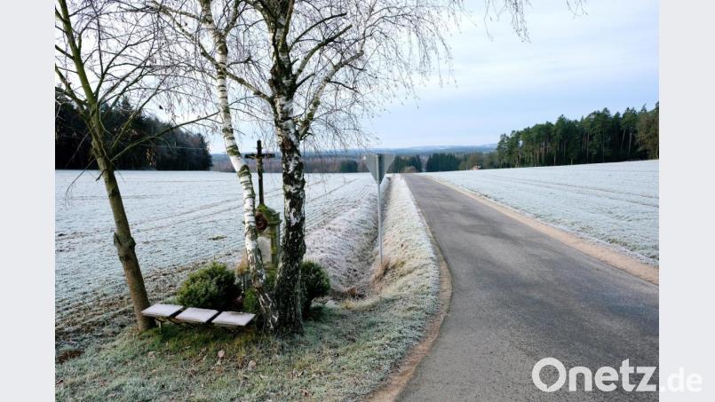 Die Ertüchtigung und Verbreiterung der Gemeindeverbindungsstraße zwischen Tremmersdorf und Haselbrunn in Richtung Staatsstraße 2122, Großkotzenreuth und dem Oberseegebiet steht in der Prioritätenliste der Kommune für den geplanten Ausbau des Kernwegenetzes ganz oben. Der Gemeinderat hofft, dass sich auch die Stadt Eschenbach in ihrem Bereich dem Ausbau nicht verschließt. Bild: do