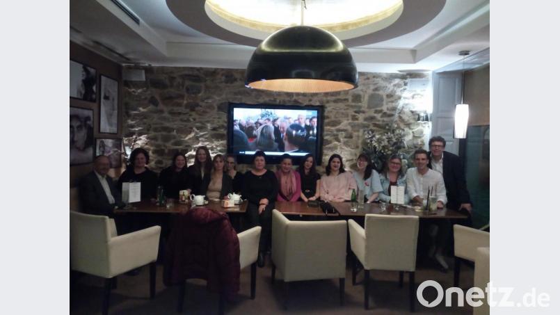 Der Auslandsaufenthalt bietet auch die Möglichkeit, in geselliger Runde ausländische Fachkräfte näher kennenzulernen. Bild: exb/Karlheinz Binner