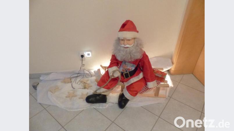 Im Flur nimmt der Nikolaus Platz. Bild: sl