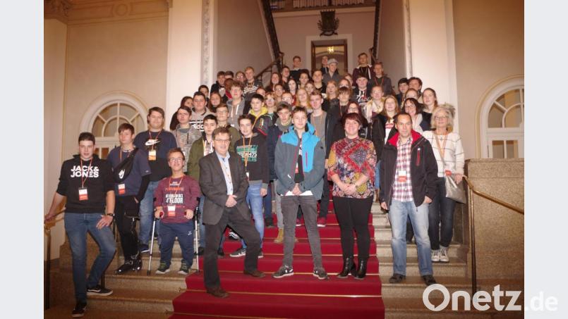 Mittelschüler aus Tirschenreuth besuchen Landtag. Bild: Mittelschule Tirschenreuth/exb