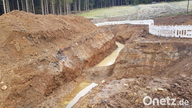 Die Quellen 6 bis 8 sind während der Bauzeit vom Netz genommen und freigelegt. Im Hintergrund der Bereich der Quelle 9, die bereits in den Jahren 2018/2019 saniert worden war. Bild: Hubert Siller/exb