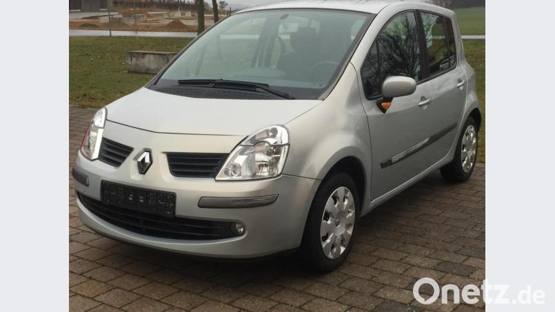 Andrea Scherr ist möglicherweise mit einem grauen Renault Modus mit dem amtlichen Kennzeichen SAD-RA 828 unterwegs. Bild: exb/Polizeipräsidium Oberpfalz