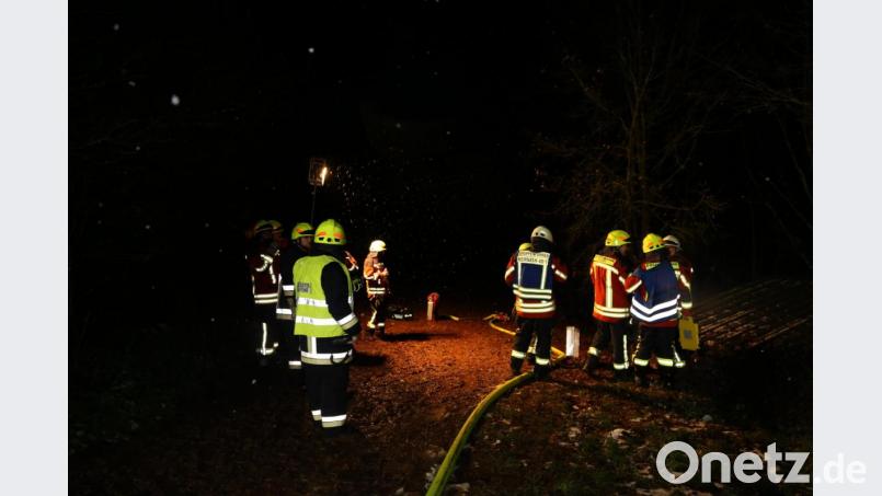 In dem steilen Waldstück hatten die Einsatzkräfte keine leichte Aufgabe. Bild: Roland Wellenhoefer