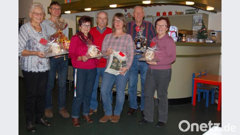 Seit zehn Jahren nunmehr existiert das Mehrgenerationenhaus als segensreiche Einrichtung. Auf viele treue Helfer kann sich Leiterin Elisabeth Gottsche verlassen, deren Arbeit im Rahmen der Vorweihnachtsfeier am Freitag mit kleinen Geschenken honoriert werden. Bild: az