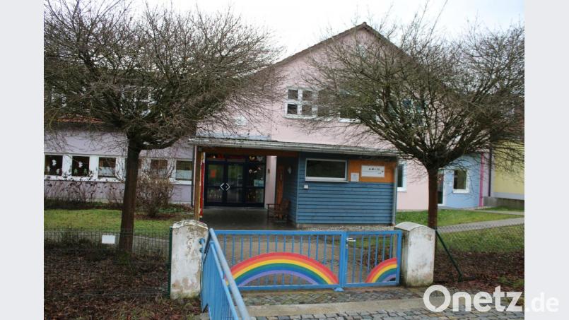 Die Kindertagesstätte soll erweitert werden. Die Eschenbacher Stadträte diskutieren lebhaft über Fördermittel und einen möglichen Neubau. Bild: sne