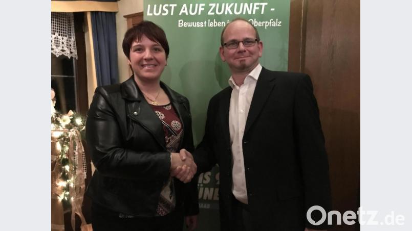 Martin Völkl und Landtagsabgeordnete Anna Tomann; der 37-Jährige möchte Bürgermeister „einer der besten Gemeinden der Welt“ werden. Bild: eig