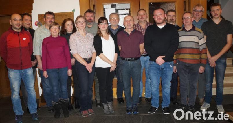 Die Freie Wählergemeinschaft Schönsee und Umgebung (FWG) geht mit 28 Kandidaten ins Rennen um die Stadtratsmandate. Kreisvorsitzender und FW-Landratskandidat Dieter Jäger (Zweiter von links) wünschte der Schönseer Wählergemeinschaft viel Erfolg. Bild: weu