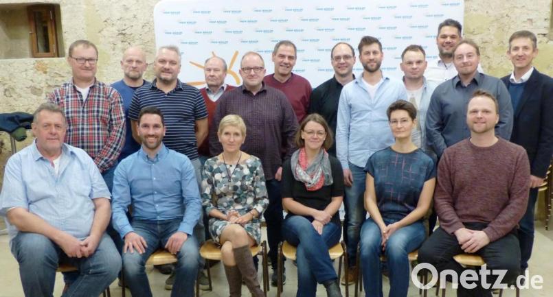 Die Kandidaten der Freien Wählerschaft Kastl für die kommende Gemeinderatswahl 2020. Vordere Reihe von links: Alwin Raab, Johannes Schwarzfischer, Margareta Raab, Janina Nold, Karla von Klenk, Michael Schraml. Rechts hinten Kreisvorsitzender Albert Geitner. Bild: jp