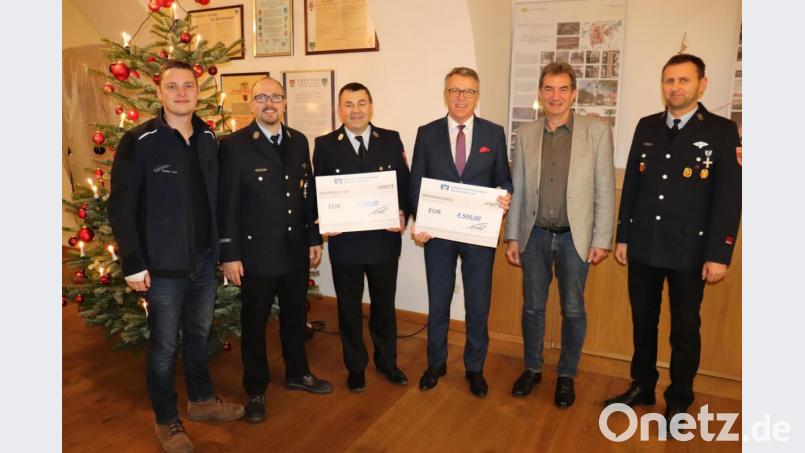 Engagiert für das Allgemeinwohl: (von links) Peter Götzl, Kommandant Matthias Haulena, Dirtter FFW-Vorsitzender Paulus Mehler, Franz Stahl, Horst Heider und Zweiter FFW-Vorsitzender Rainer Burkhard. Bild: M. Streich, Stadt Tirschenreuth/exb